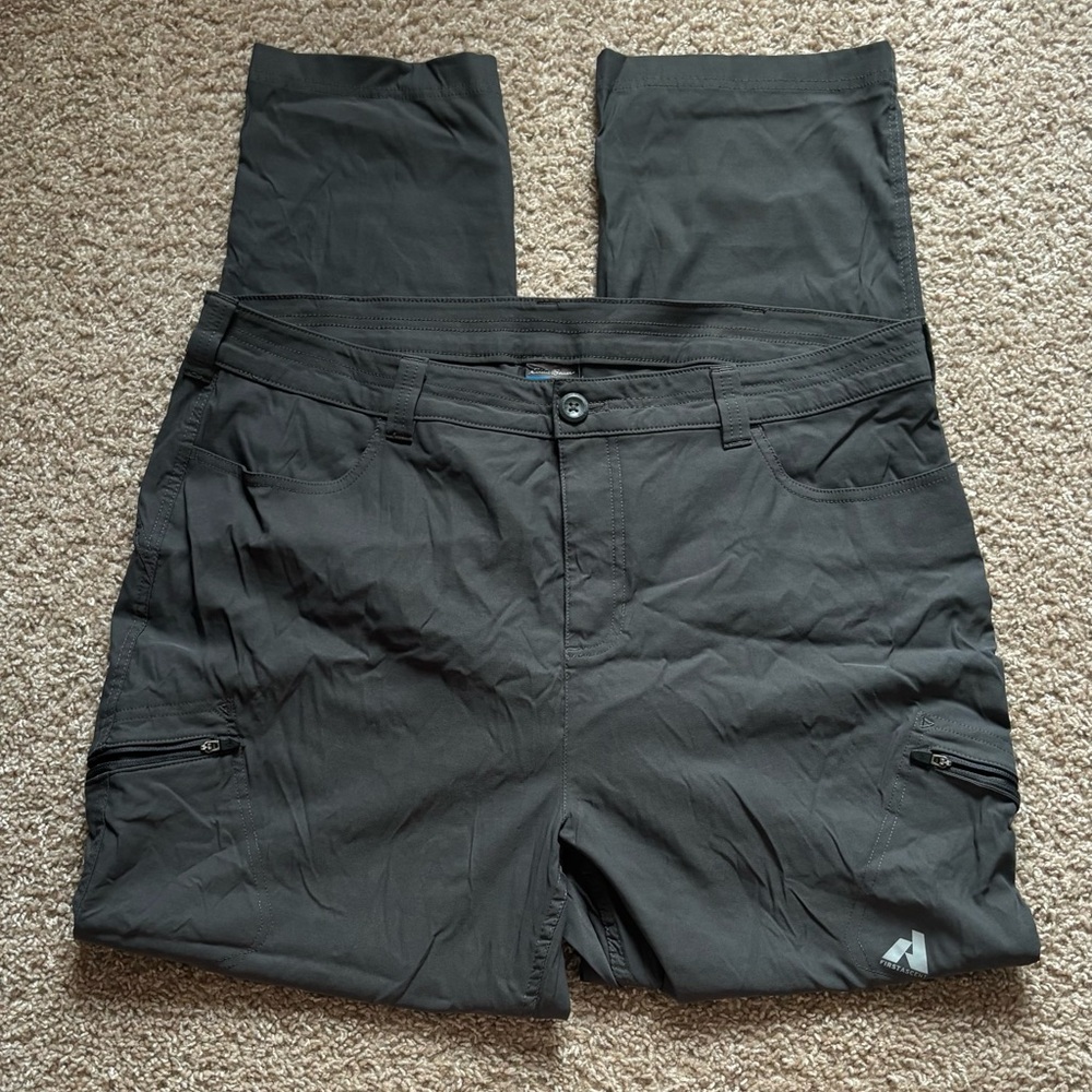 Women’s Eddie Bauer size 20 first ascent cargo pants